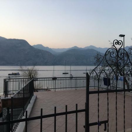 Casa Ines Fronte Lago Aparthotel Brenzone sul Garda Εξωτερικό φωτογραφία