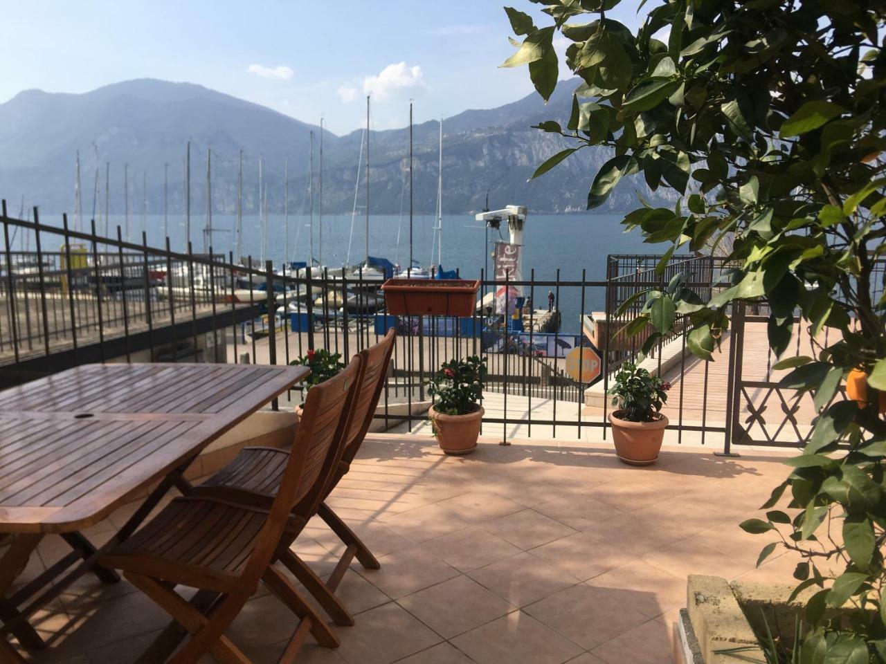 Casa Ines Fronte Lago Aparthotel Brenzone sul Garda Εξωτερικό φωτογραφία